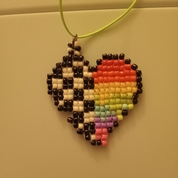 Handmade beaded colorful black and white checkered heart pendant necklace - Picture 3 of 9